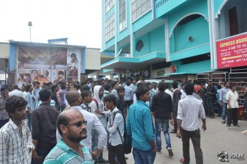 Pilla Nuvvu Leni Jeevitham Movie Team Visits Viswanath Theatre